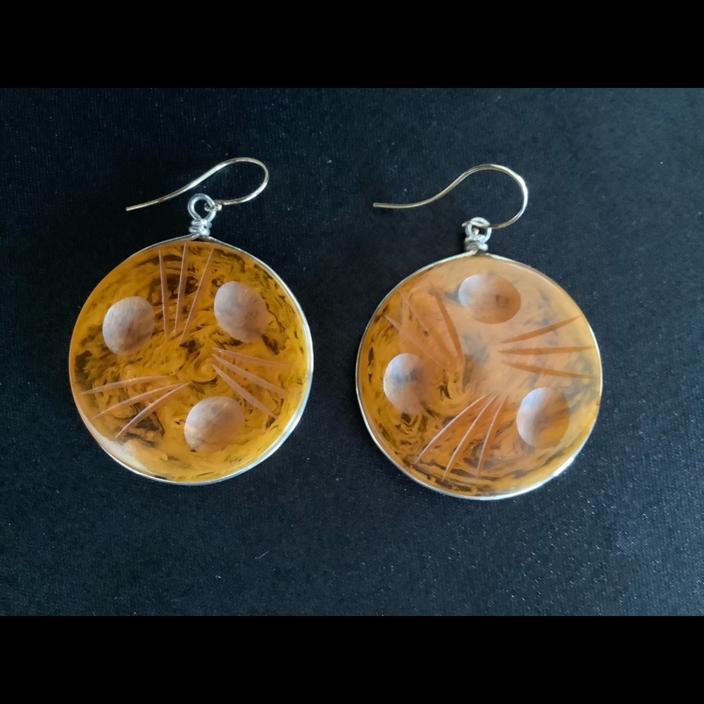 Authentic Circa ‘50’s Bakelite Round Earring
